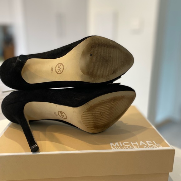 Michael Kors heels size 10 in black suede - Picture 5 of 5